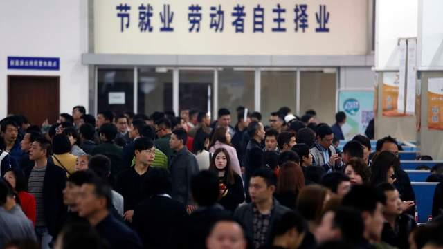 |为什么大量失业不是发生在三年疫情期间，而是集中爆发在2023年？