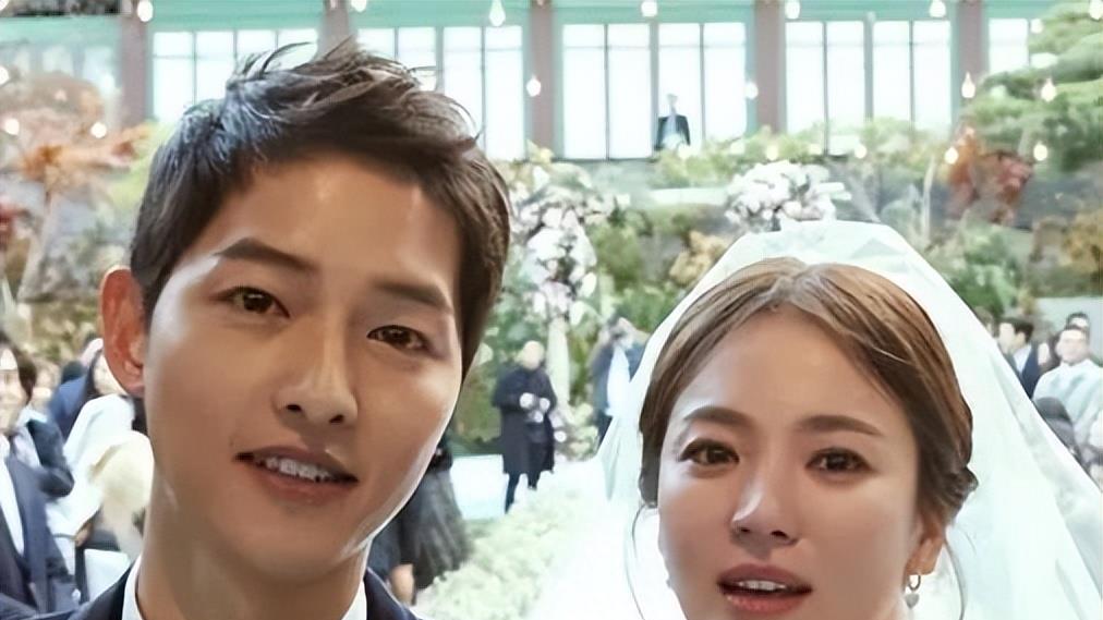 宋仲基喜当爹揭开离婚内幕，竟是应“泡菜国”第一女大佬要求？