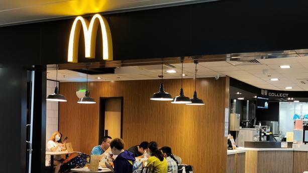 肯德基|麦当劳和肯德基同为快餐业“巨头”，到底哪里不一样？从业者道破