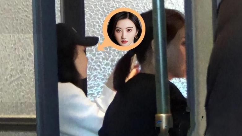 景甜|景甜情色广告风波后首露面！包裹严实防备心重，网友：本色出演吧