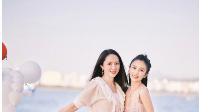 董璇|43岁董璇与39岁佟丽娅：离开渣男后，都活成了一束“光”