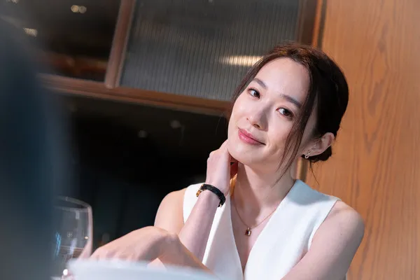 TVB花旦自爆拍剧导致情绪病，母亲来港陪伴度过痛苦日子，大谈绯闻对象