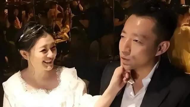 文章大女儿回老家看爷奶，与老爸合影很幸福，文章依然活力满满