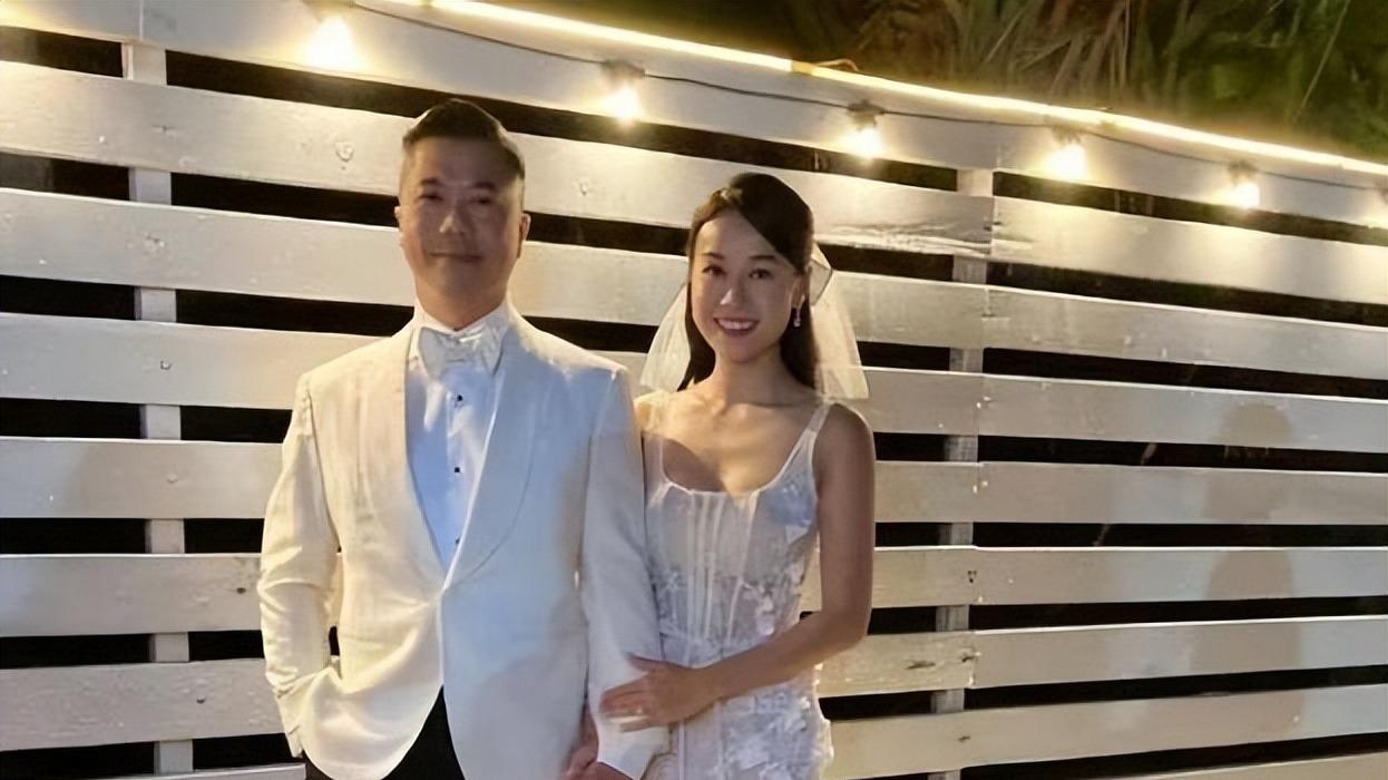 35岁黄心颖怀孕明显，结婚一年迫切想生娃，和50岁老公很恩爱