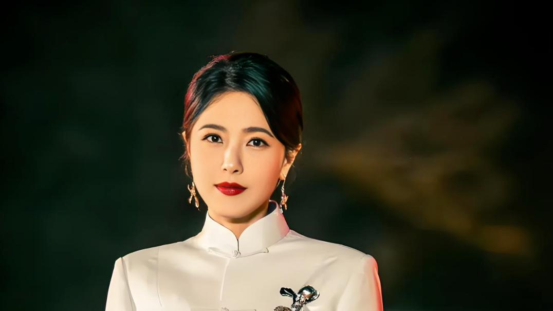 马面红裙映衬风华，优雅女神曾黎，完美演绎优雅贵气的极致魅力