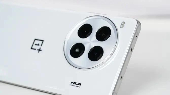 顶配24GB+1TB，8T屏+OIS光学防抖，骁龙8Gen3旗舰无奈一降再降