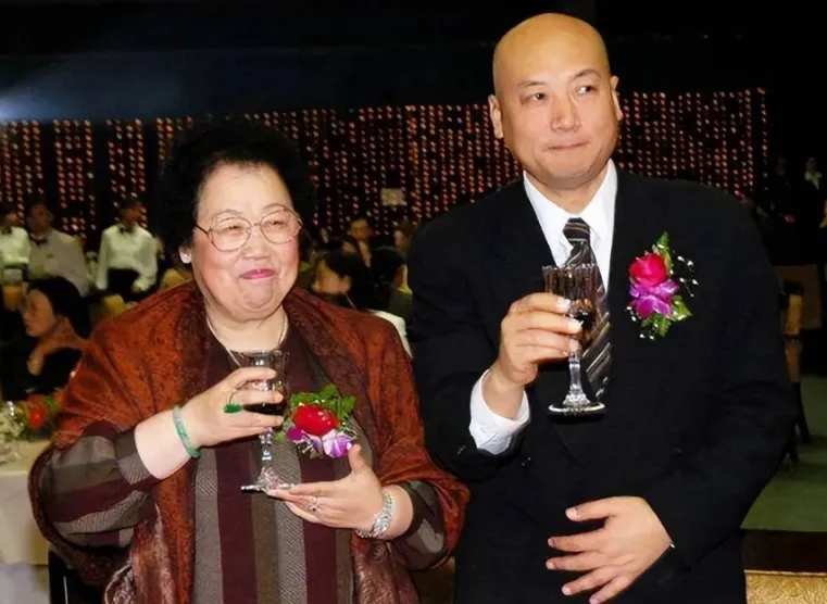 女首富陈丽华年轻时候的照片曝光，美哭了！网友：难怪唐僧这么爱她