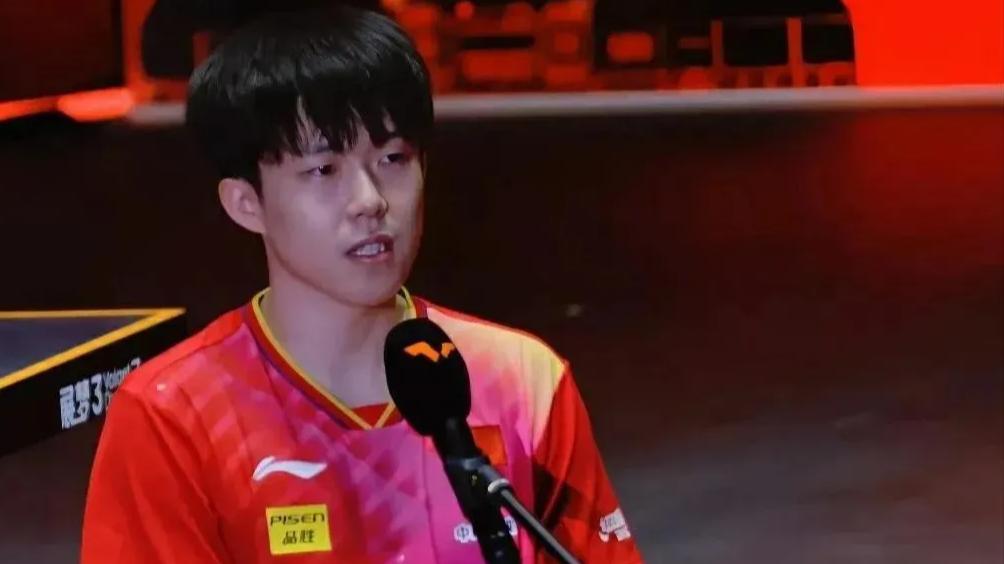 莎头心碎！王楚钦疑似澄清莎头CP：迟迟没跟孙颖莎击掌，采访：别给我编故事