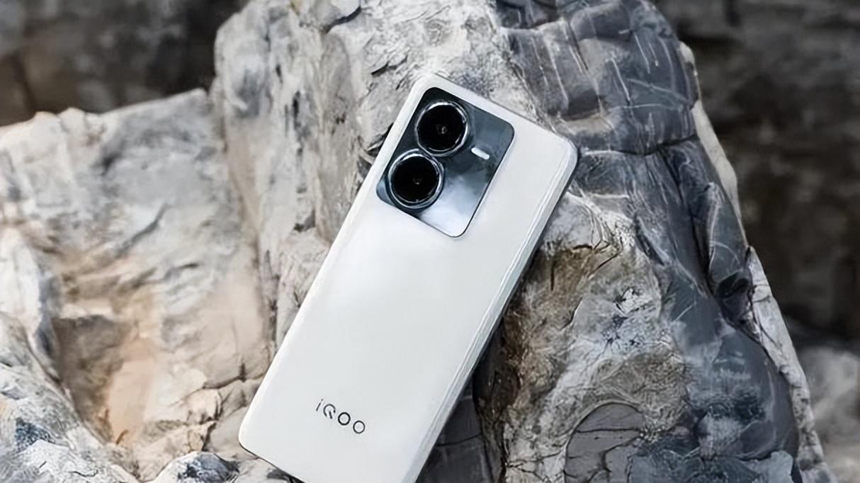 打破常规，重回999元，6000mAh大电量+5000万主摄+骁龙6芯