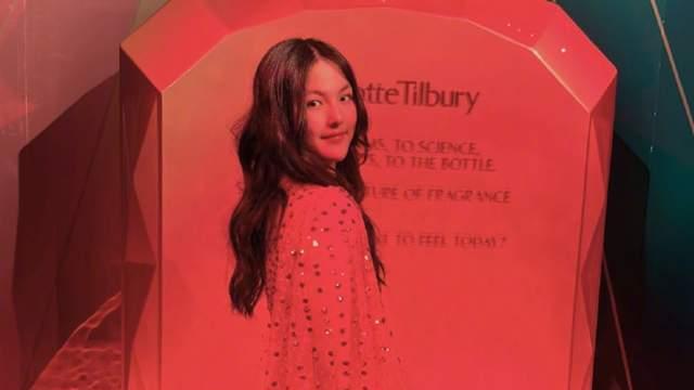 王诗龄参加国际聚会，身穿高奢礼服，富贵逼人网友不敢问价格