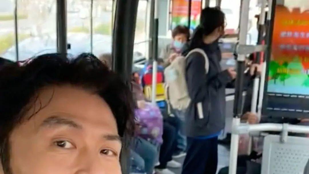 54岁前TVB靓仔小生放弃形象瞬间苍老