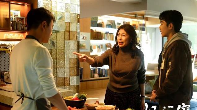 原来岳红女儿就是她，也是演员，14岁就拍戏了，24岁演女一号