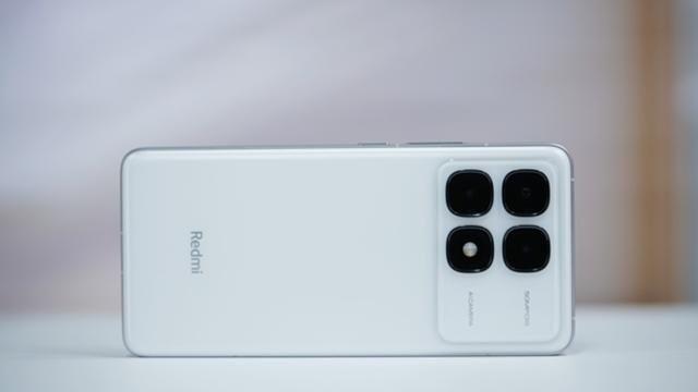 小米彻底坐不住了，发布三个月就降价，120W快充+IP68防水