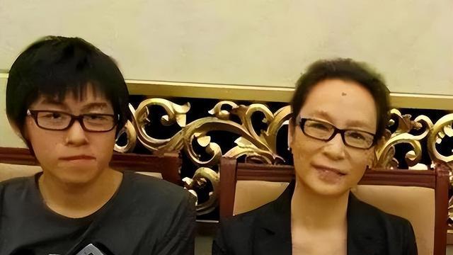 “国家一级演员”奚美娟，人前“两副面孔”，晚年统统都现原形