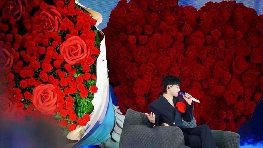 苏有朋看张杰演唱会后，张杰祝福谢娜七夕快乐，七夕情谊感人至深