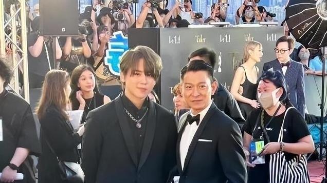 香港顶流又被骂了！近照胖到没眼看，他的走红是港圈最大“悲哀”