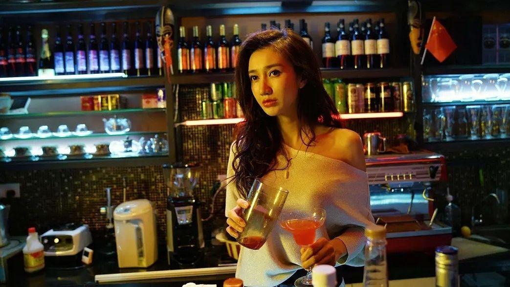 《白夜破晓》直到刘音被杀，关宏峰才发现，郜君然另有隐藏身份