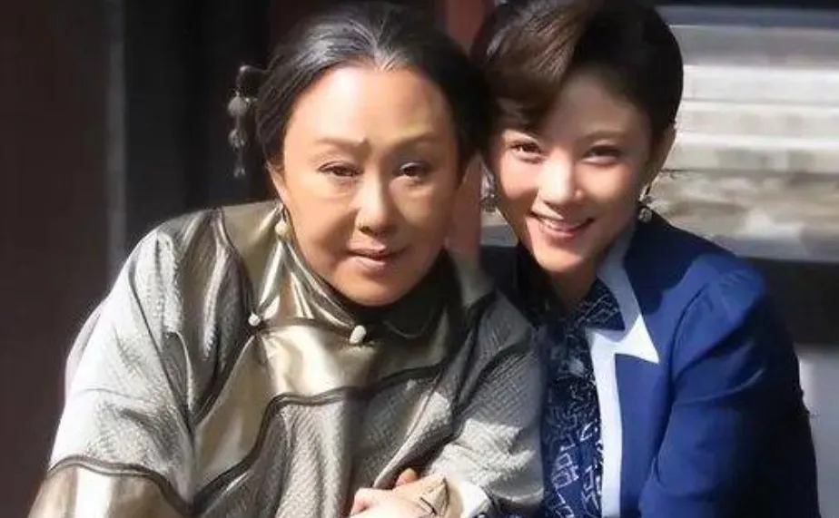 原来她已离开了8年！本以为是转行了，实际拍戏到一半，车毁人亡