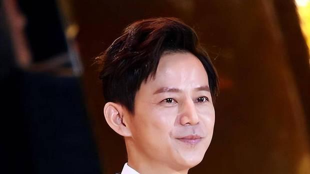 明明只是戏子，却把自己当成大腕，论“耍大牌”，这4位明星够丢人