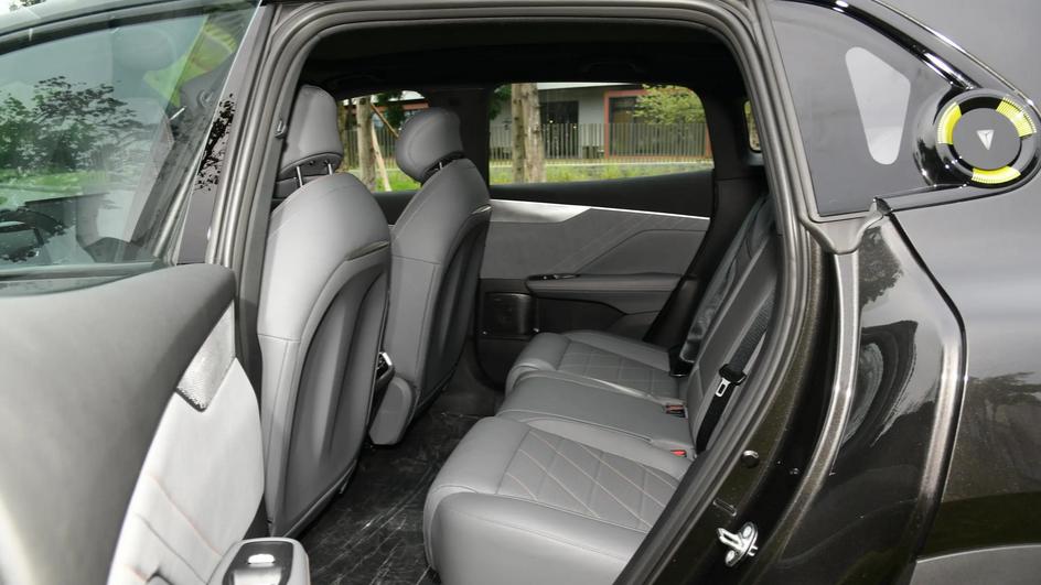 深蓝S05已到店，提供华为百万像素大灯可选，或10万出头起售