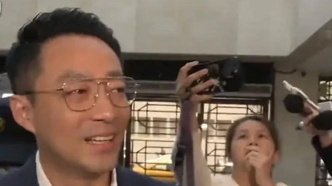 汪小菲与前妻打官司！微笑出庭的他，学会了将离婚当成一门好生意