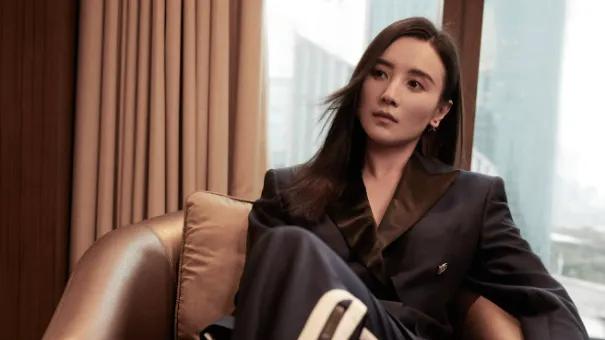 《山花烂漫时》：本以为只有宋佳，没想到被这位年轻女二彻底征服