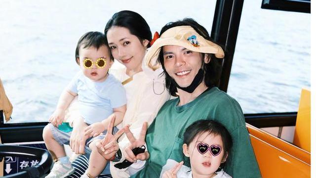 向佐郭碧婷一起庆生，一对儿女出镜，太温暖