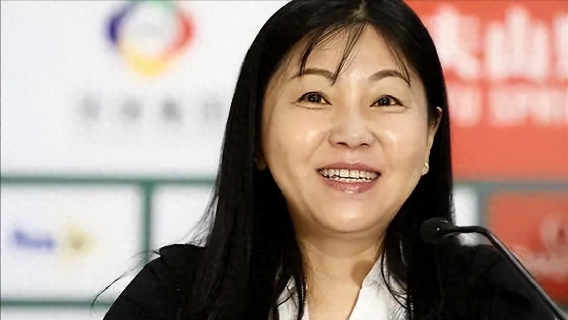 陈芋汐回国，由周继红保护，宛如慈母，全红婵却被工作人员拉扯