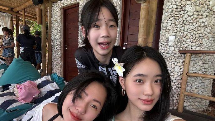 小S亲送爱女赴美留学！许雅钧细节尽显父爱，有钱人的选择尽相同