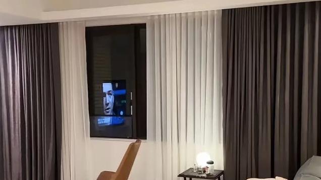 向太发文澄清卖蟑螂药的女人，张兰在儿媳家直播，意外曝光豪宅