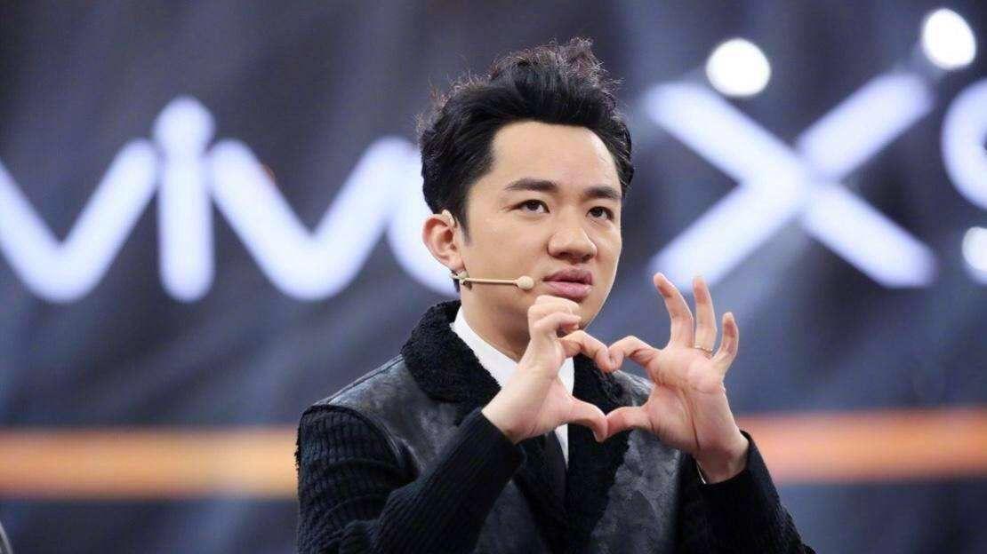 王祖蓝送别全红婵，表情戏剧性变化，逗乐众人，展露真实情感