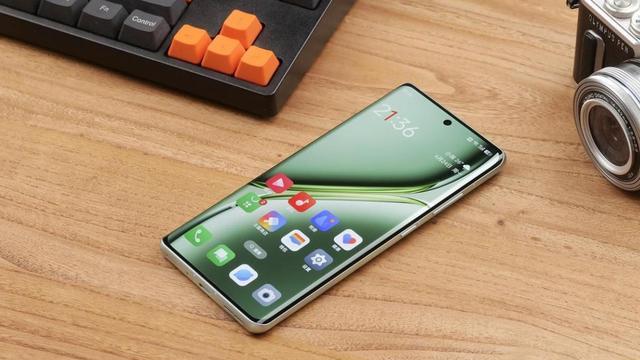 一加用力过猛，6100mAh+骁龙8Gen3，顶配旗舰价格创新低