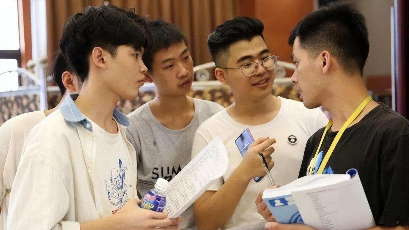 丈母娘“理想女婿”职业排名，公务员不在榜首，第一名成香饽饽