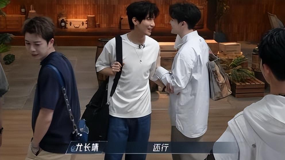 尤长靖主动为陈楚生让宿舍，被网友看在眼里！节目彰显人性关怀