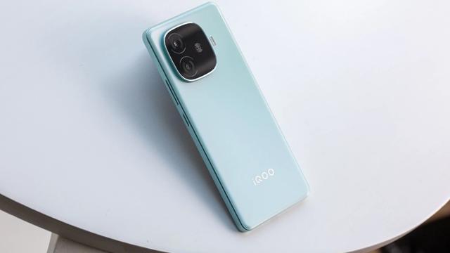 vivo“用力过猛”，12GB+256GB才卖1569元，突然变得更香了