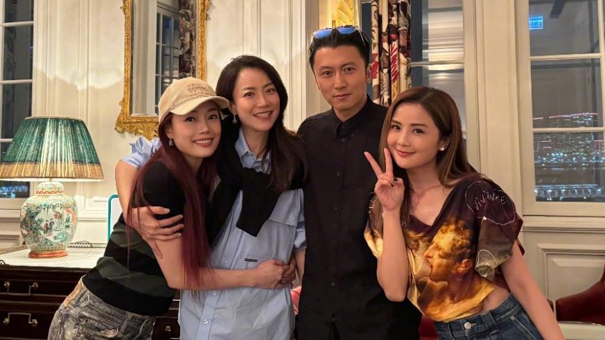 谢霆锋陪三位女性友人过生日！感情和睦很甜蜜，王菲罕见缺席聚会