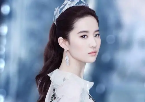 “剩女”刘亦菲不再回避！坦言37岁未婚未孕原因，不是她不想结！