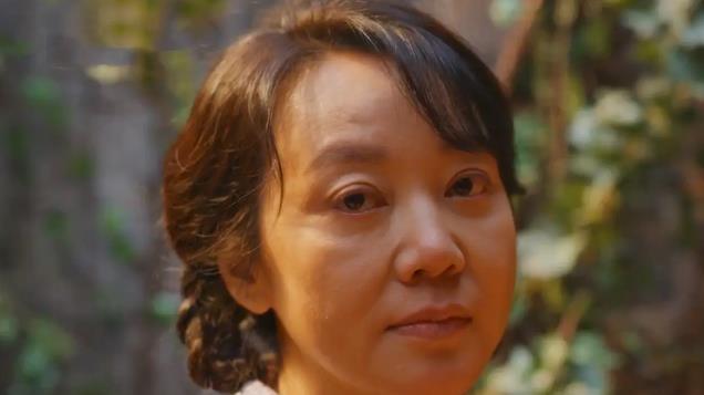 给《小巷人家》演员的演技排座次，闫妮位居第三，第一名当之无愧