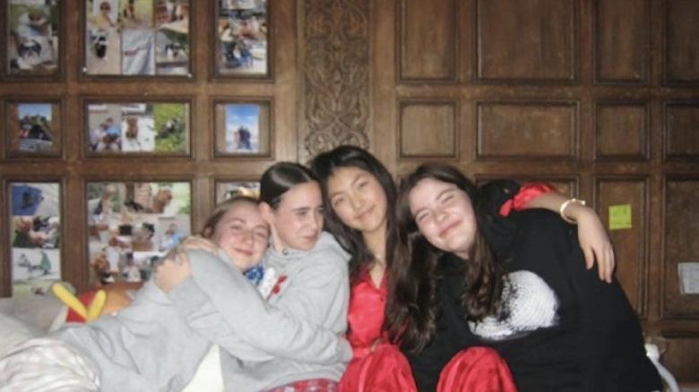 李湘15岁女儿王诗龄英国现状！与同学关系融洽，有钱人大家都尊敬