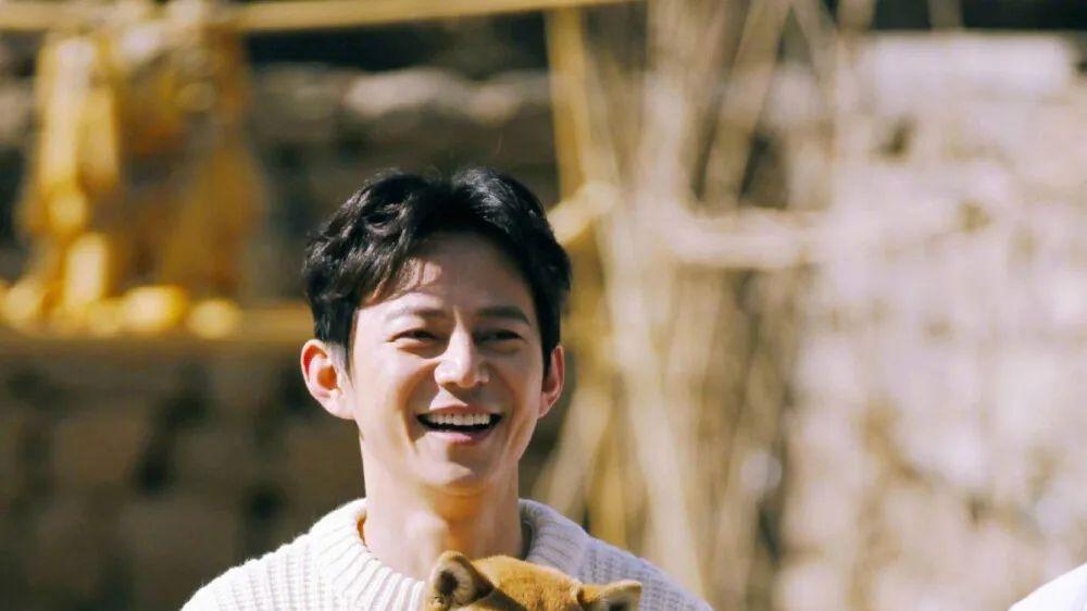 30年了，何炅突然高调官宣喜讯，网友恭喜：终于等到这一天！