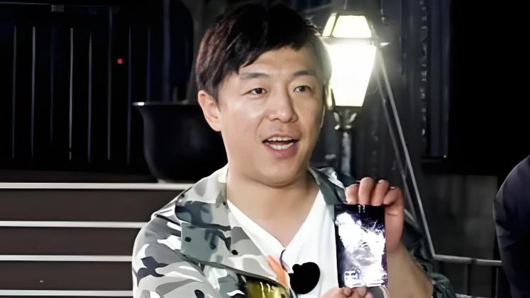 8月没过半，49岁的王迅沦为全网笑柄，黄渤表示早该如此！