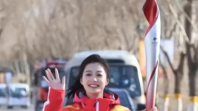 央视都留不住她！扭头落户上海买房买车，东方卫视新晋一姐啥来头