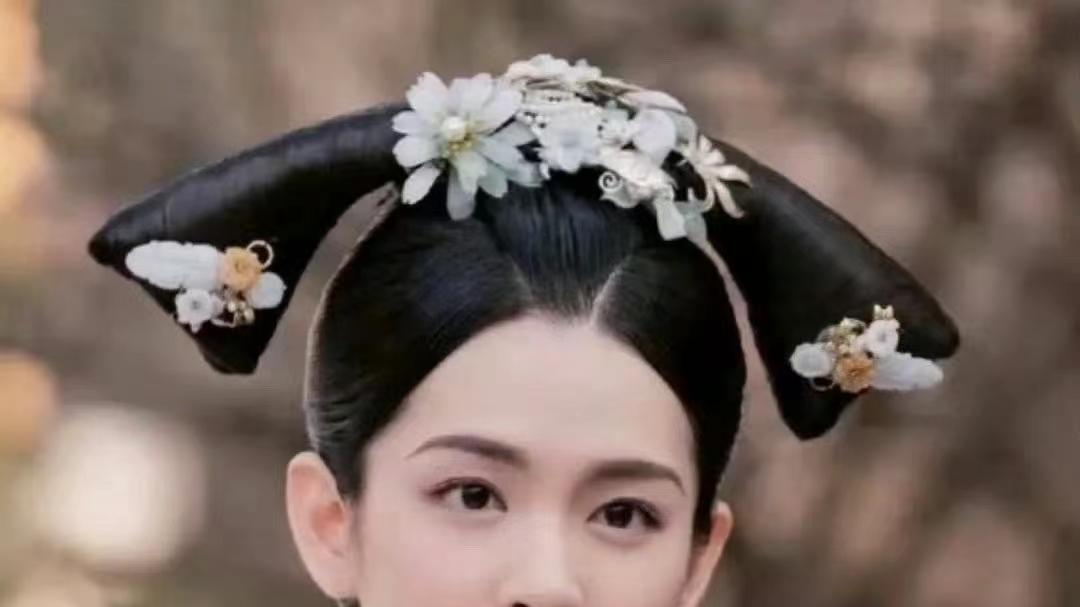 《凡人歌》：同样演殷桃的“弟媳”，28岁章若楠与32岁陈昊宇对比，差异明显