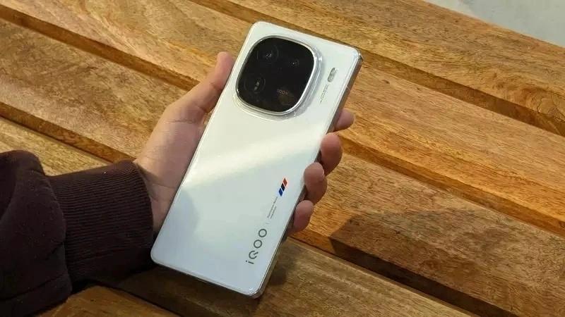 高端旗舰“搅局者”，16GB+1TB跌价895元，120W闪充+100倍变焦