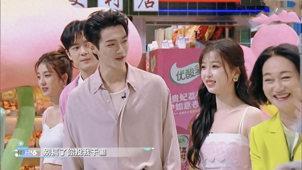 同样是剧宣，许凯对虞书欣谭松韵的态度，发现了两人的亲疏远近