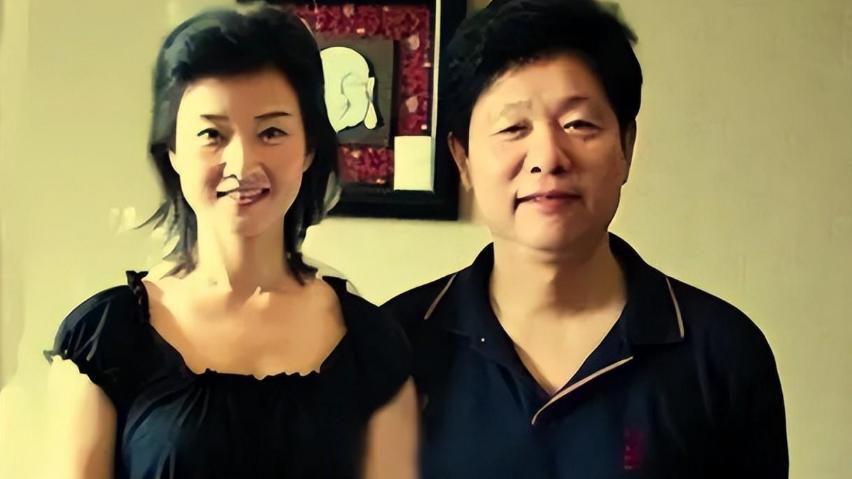 58岁宋祖英举办家宴！别墅层高超五米，穿香奈儿手臂线条成亮点