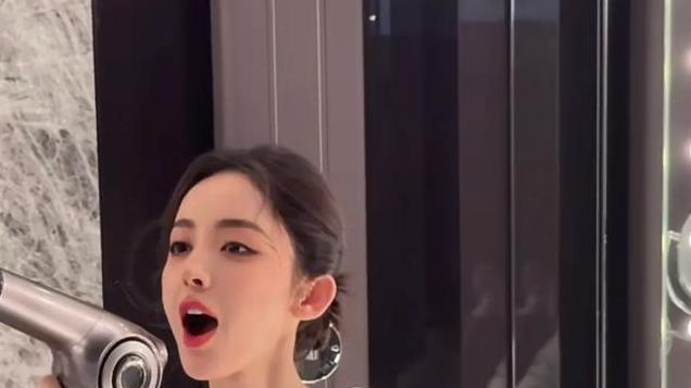 娜扎分享酒店浴袍大片，又纯又欲好心动，难怪张云龙如此痴迷她！