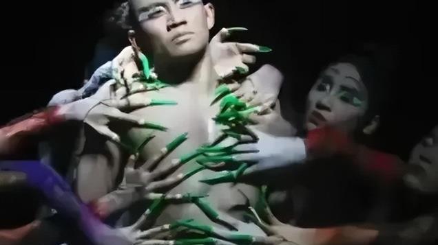 杨丽萍“御用”男舞伴跳楼自杀，知情人透露：从39楼跳的很决绝