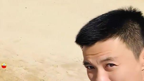 周一围全家游三亚！朱丹罕秀好身材，6岁女儿陪弟弟下海太懂事