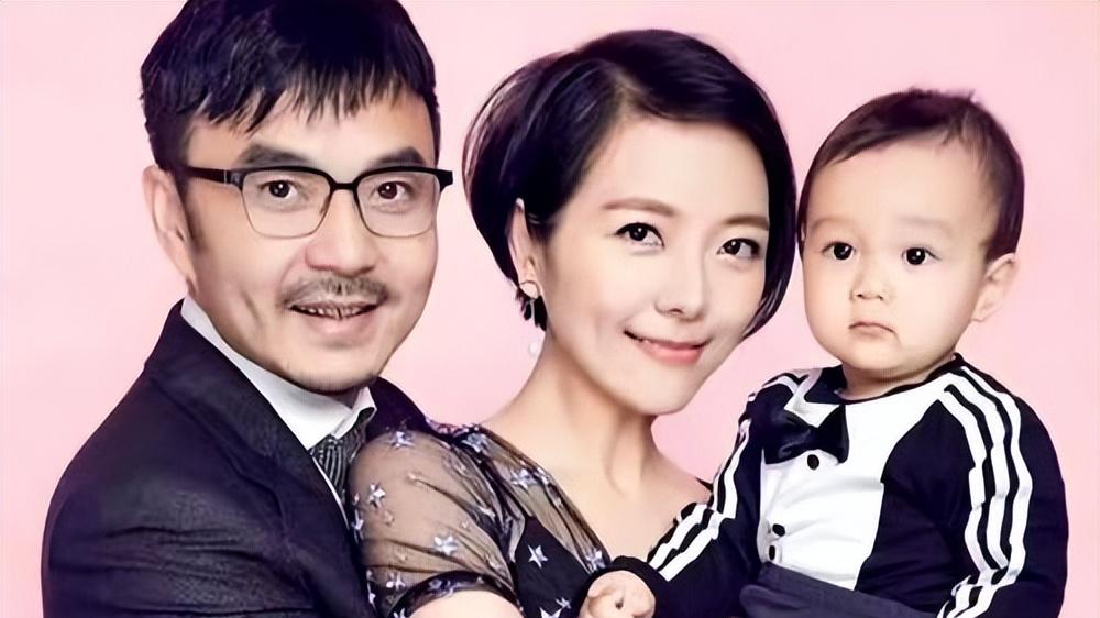 50岁汪涵喜获二胎：杨乐乐官宣喜讯，女儿神似妈妈